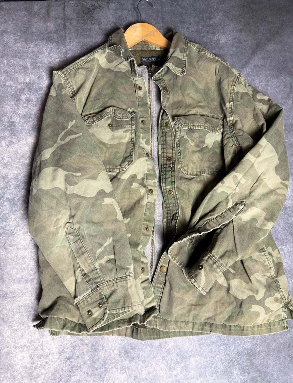 Faded Glory Camouflage Long Sleeve Button-Up Shirt Jacket with Dual Pockets